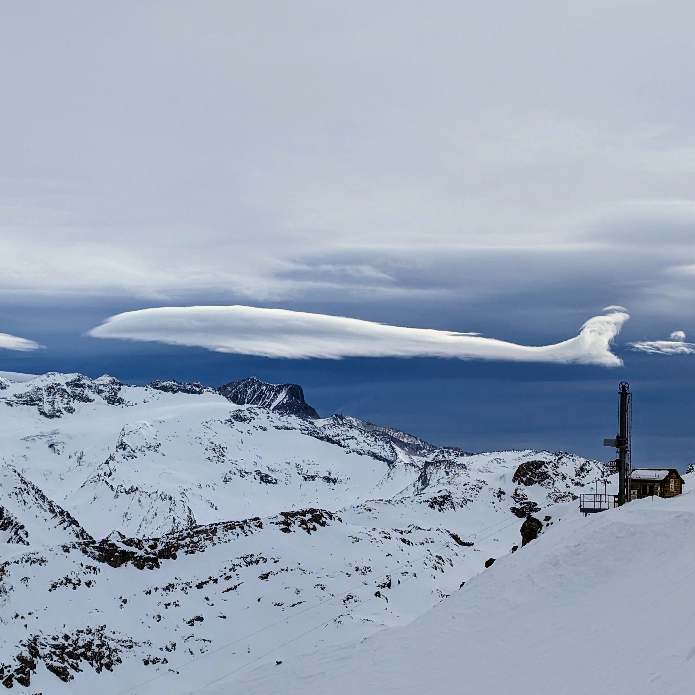 Lenticular cloud formation